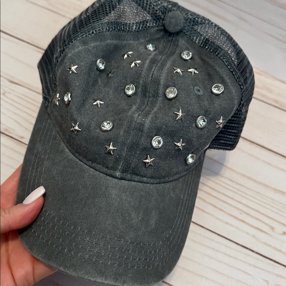 Studded greyish Trucker Hat